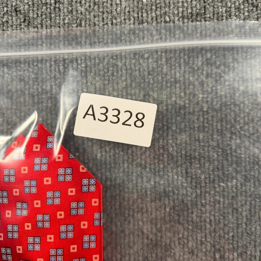 Ermenegildo Zegna Red Geometric Medallion Silk Tie Made in Italy Mens 3.5